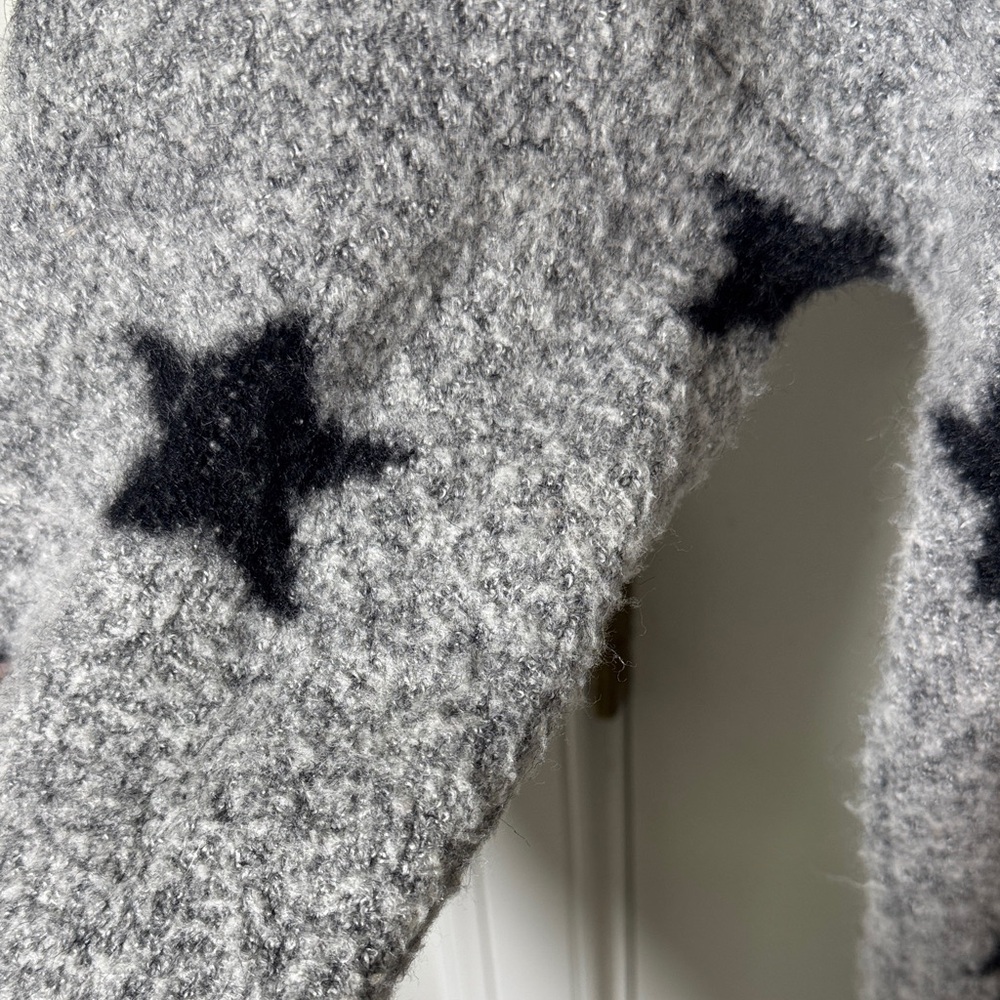 Le Lis Gray Star Print Oversized Cozy Knit Sweater Medium Soft Slouchy Pullover - Picture 6 of 8